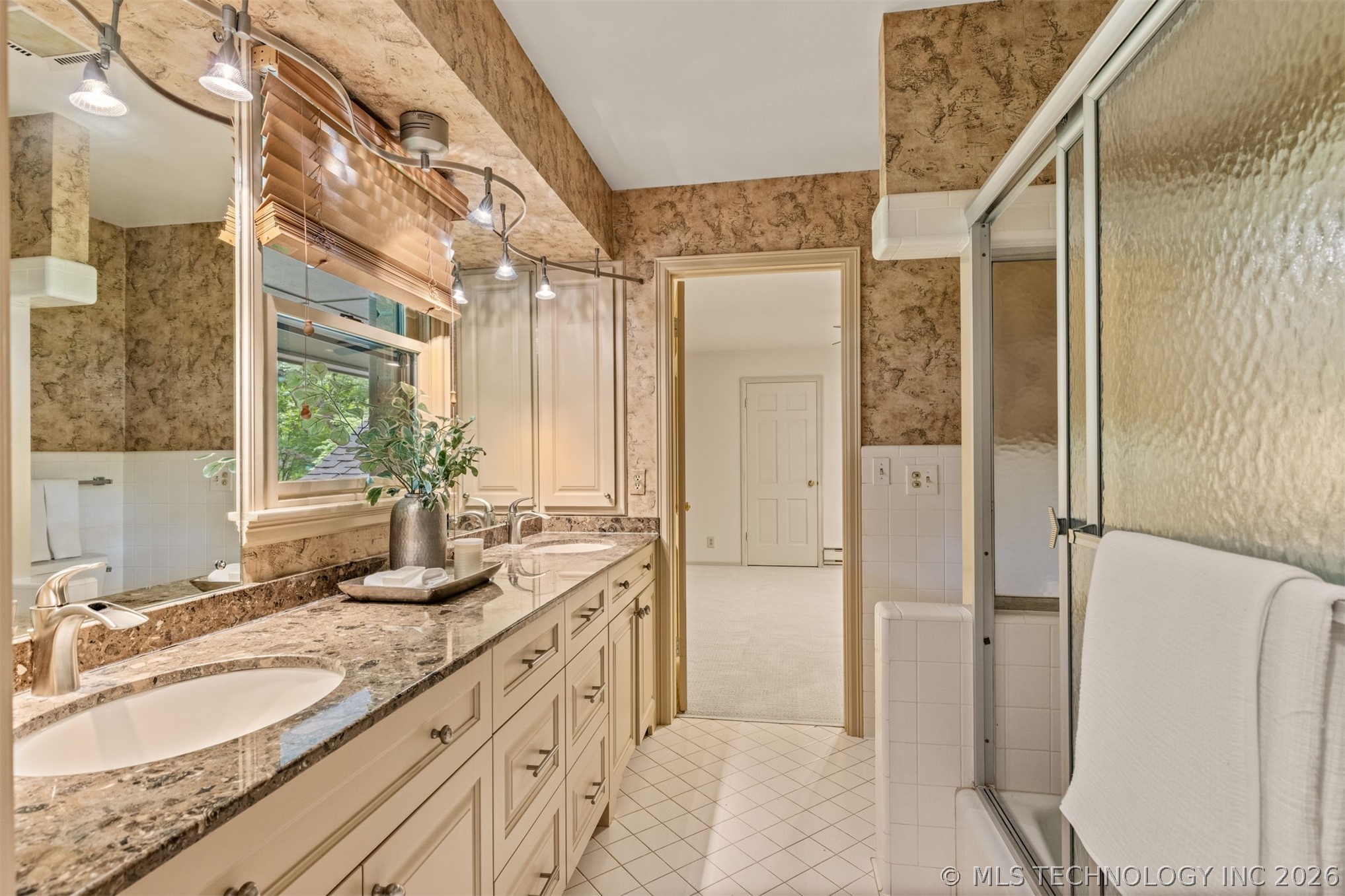 2707 E 67th Place Tulsa OK 74136