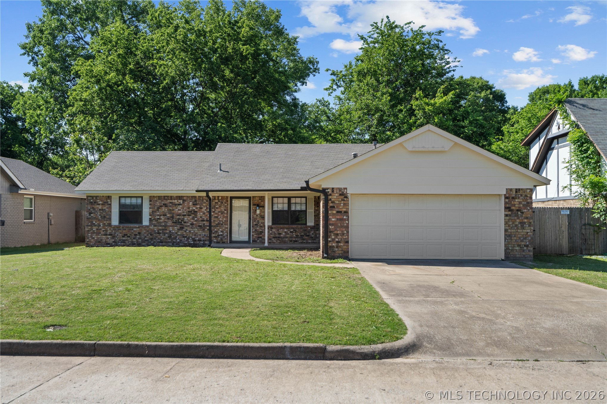 1929 W Oakridge Street Broken Arrow OK 74012