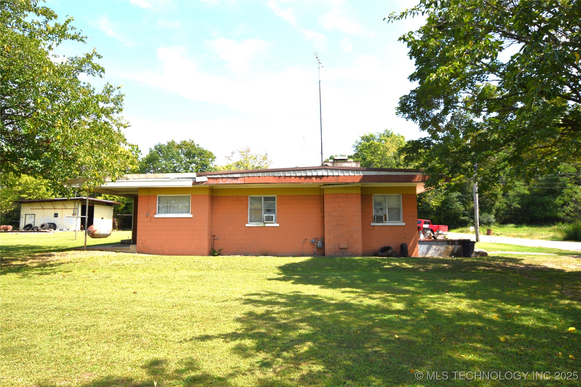 319 E Oak Street Stilwell OK 74960