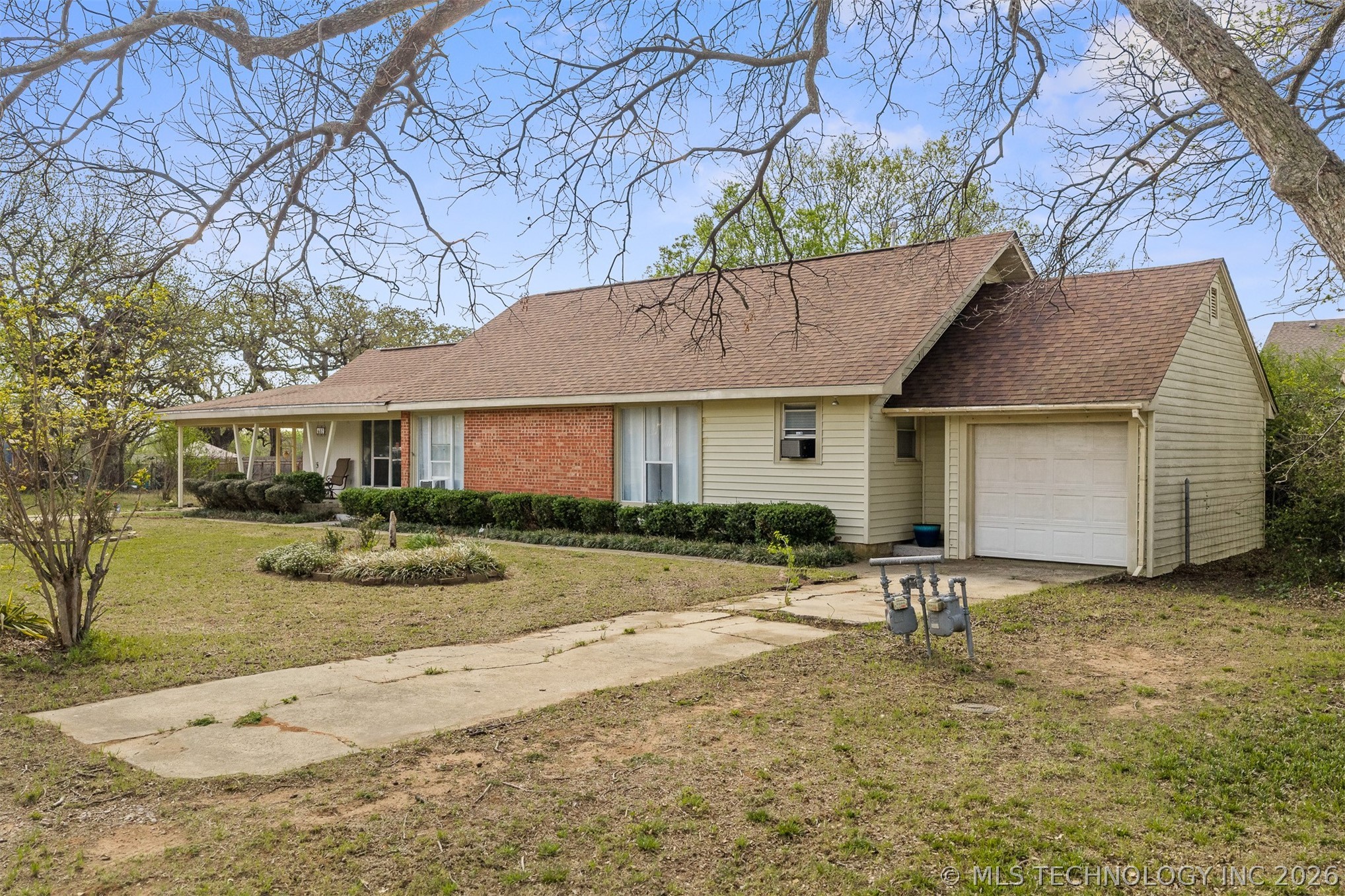 612 Brown Avenue Comanche OK 73529