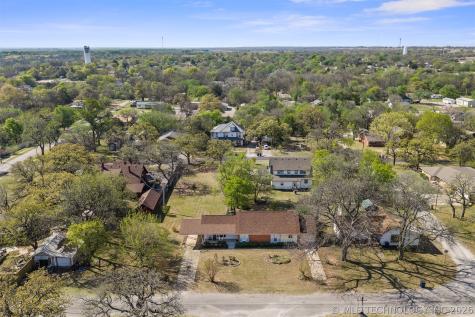 612 Brown Avenue Comanche OK 73529