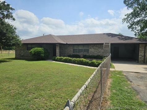 206 N Grand Avenue Mannsville OK 73447