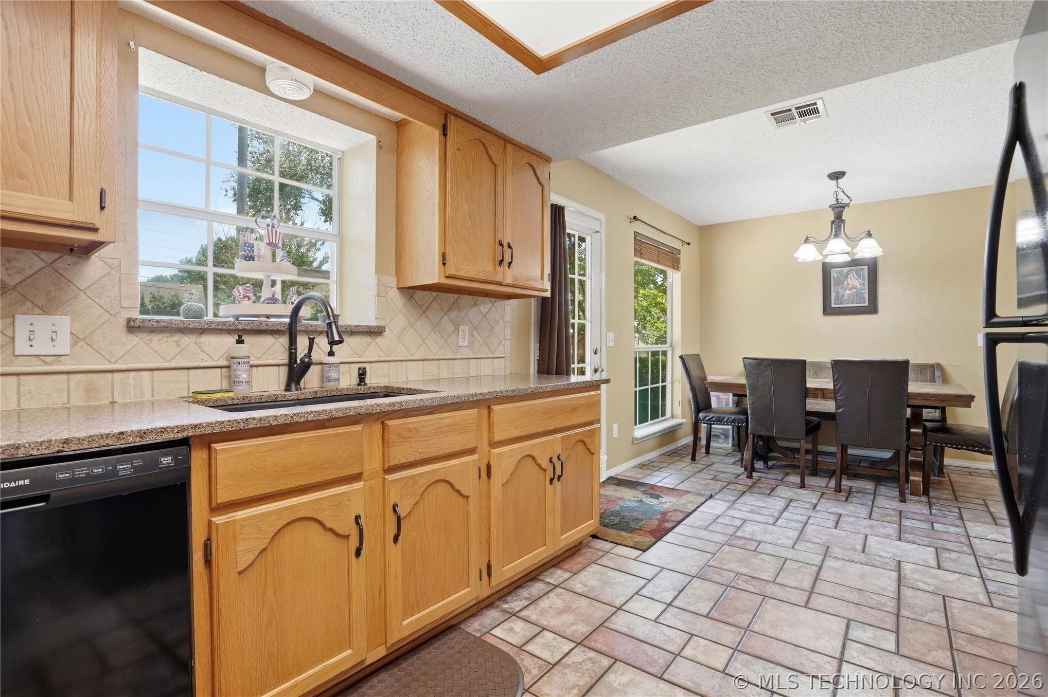405 W San Diego Street Broken Arrow OK 74011