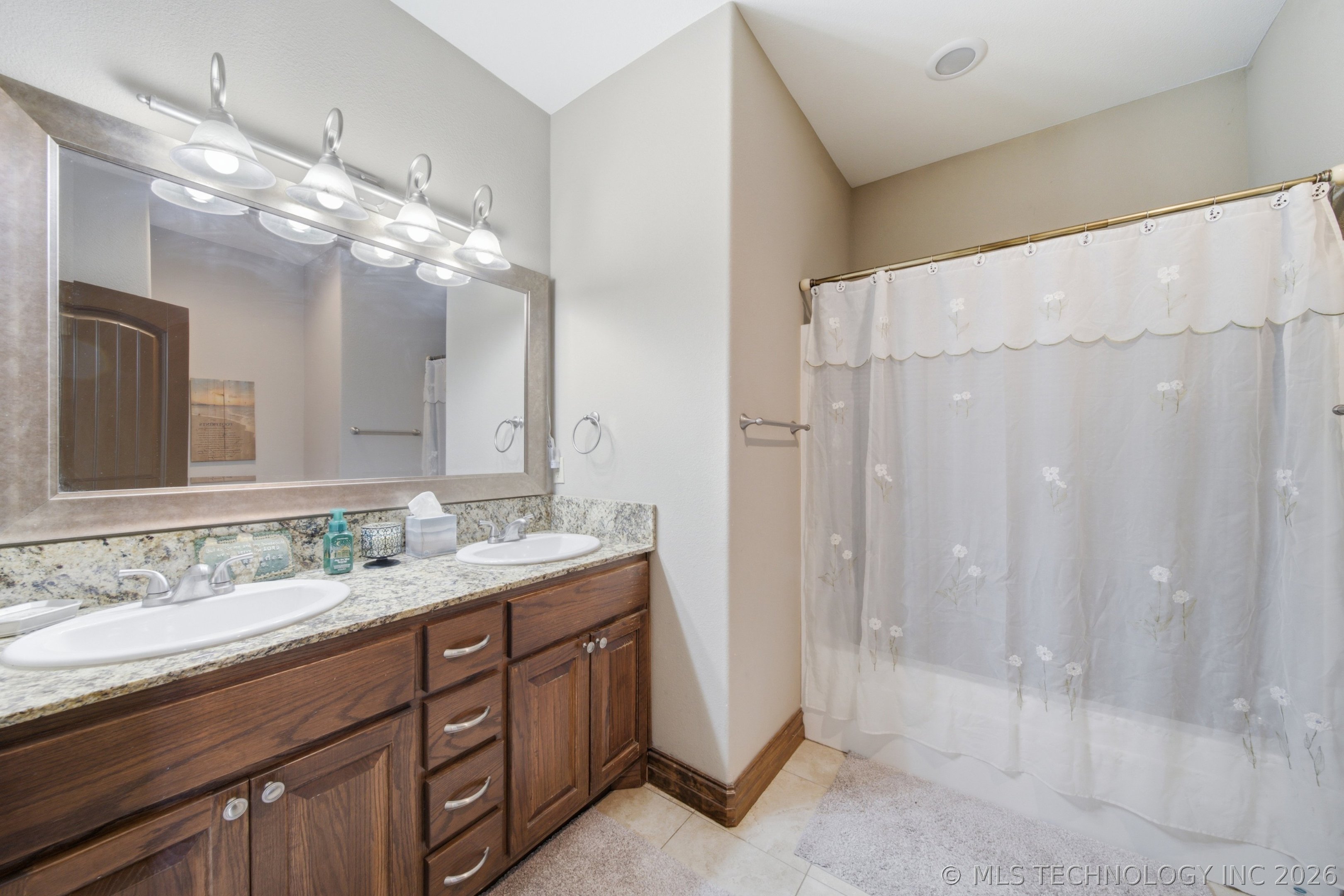 323 S B Street Skiatook OK 74070