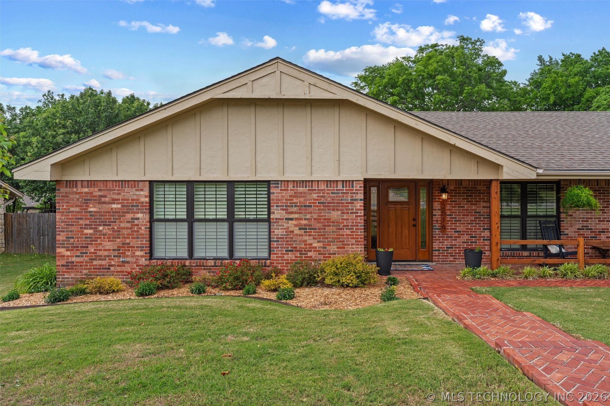 2516 Williamsburg Street S Bartlesville OK 74006