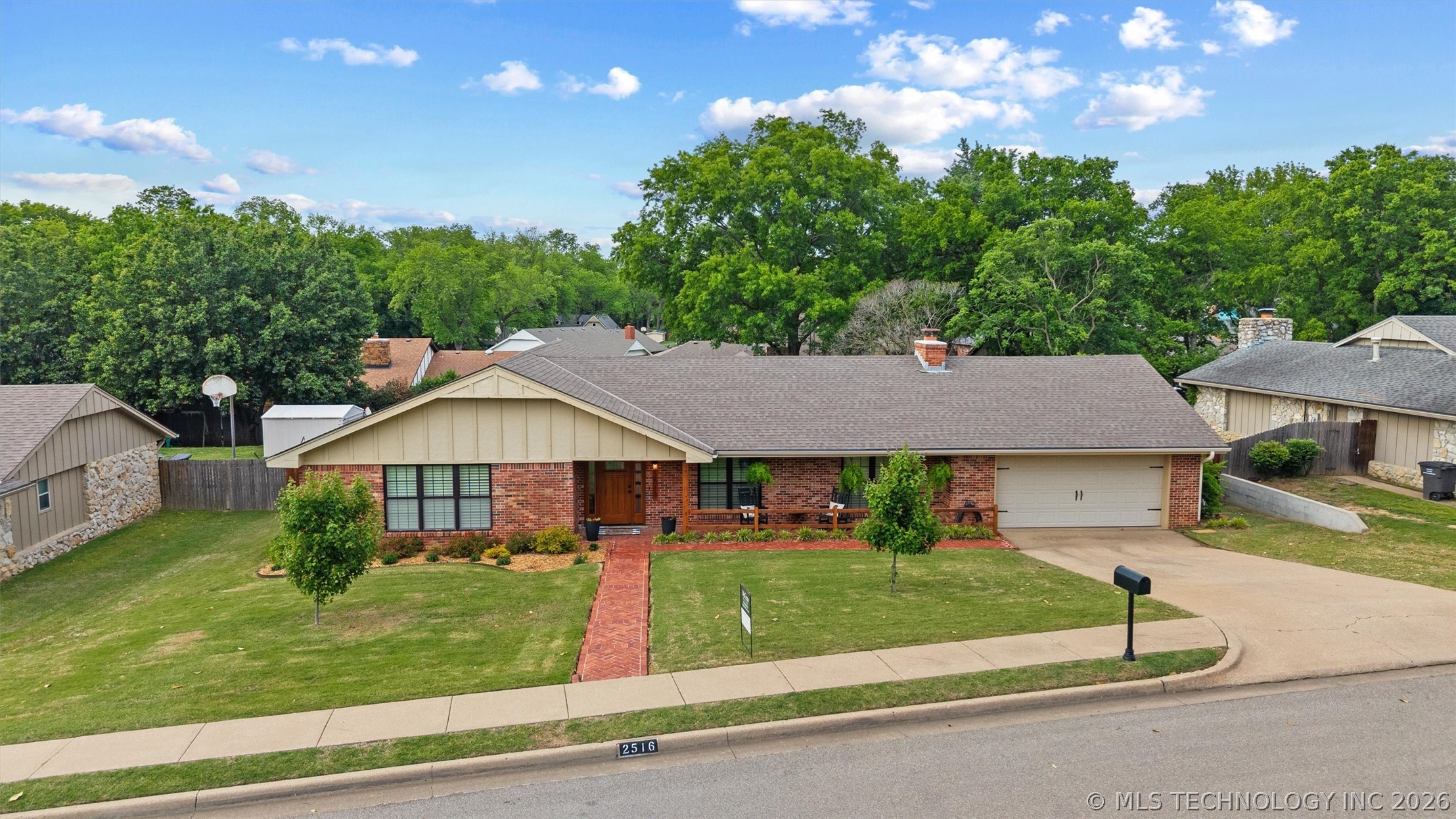 2516 Williamsburg Street S Bartlesville OK 74006