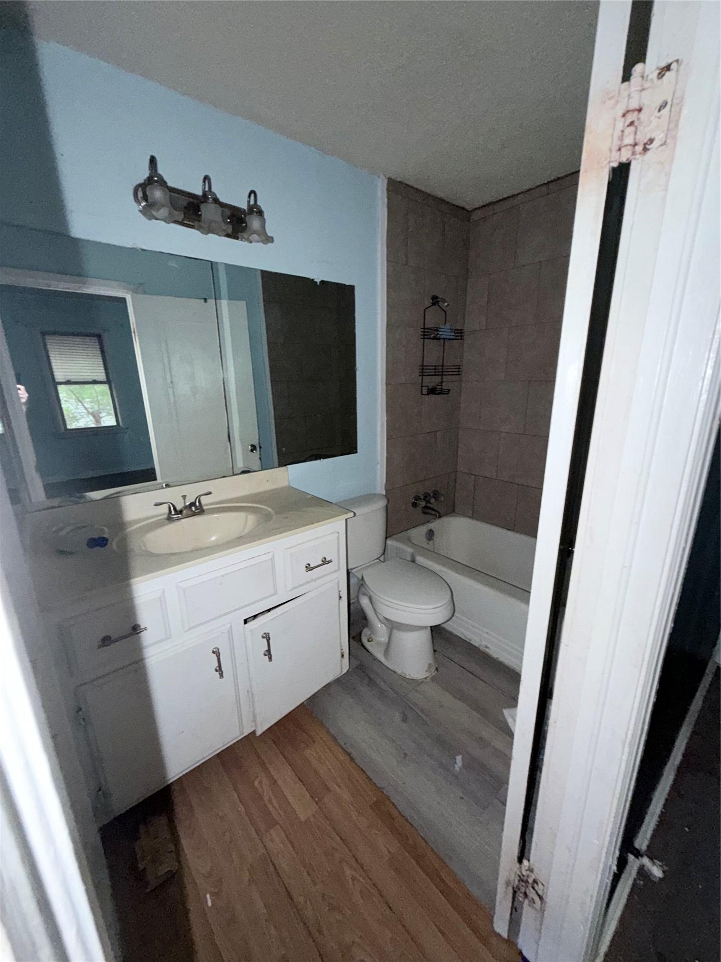 3955 E Admiral Court Tulsa OK 74115