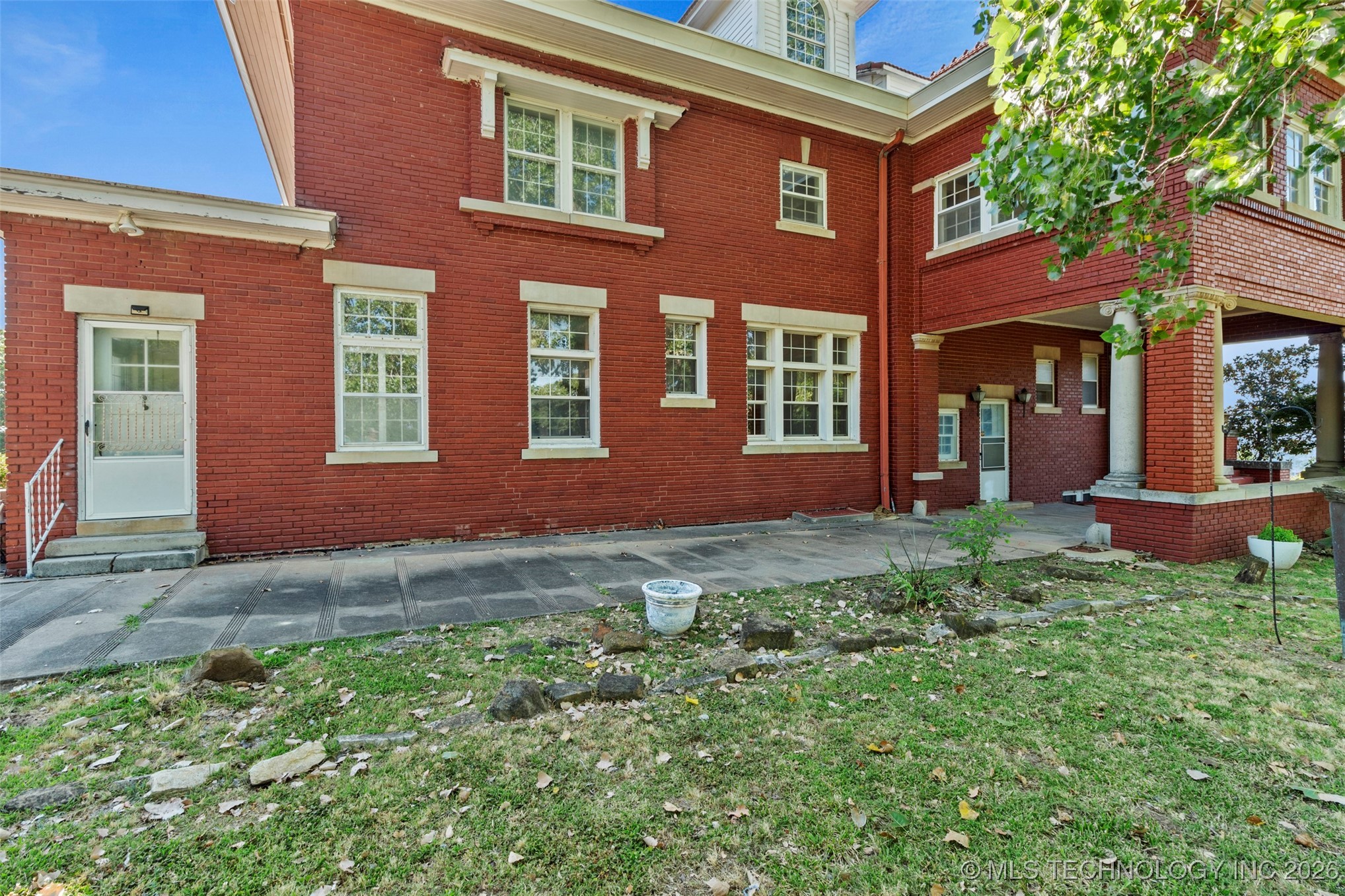 1312 E 9th Ada OK 74820