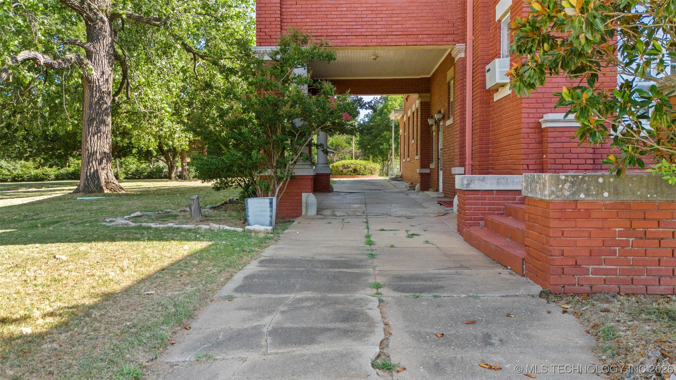 1312 E 9th Ada OK 74820