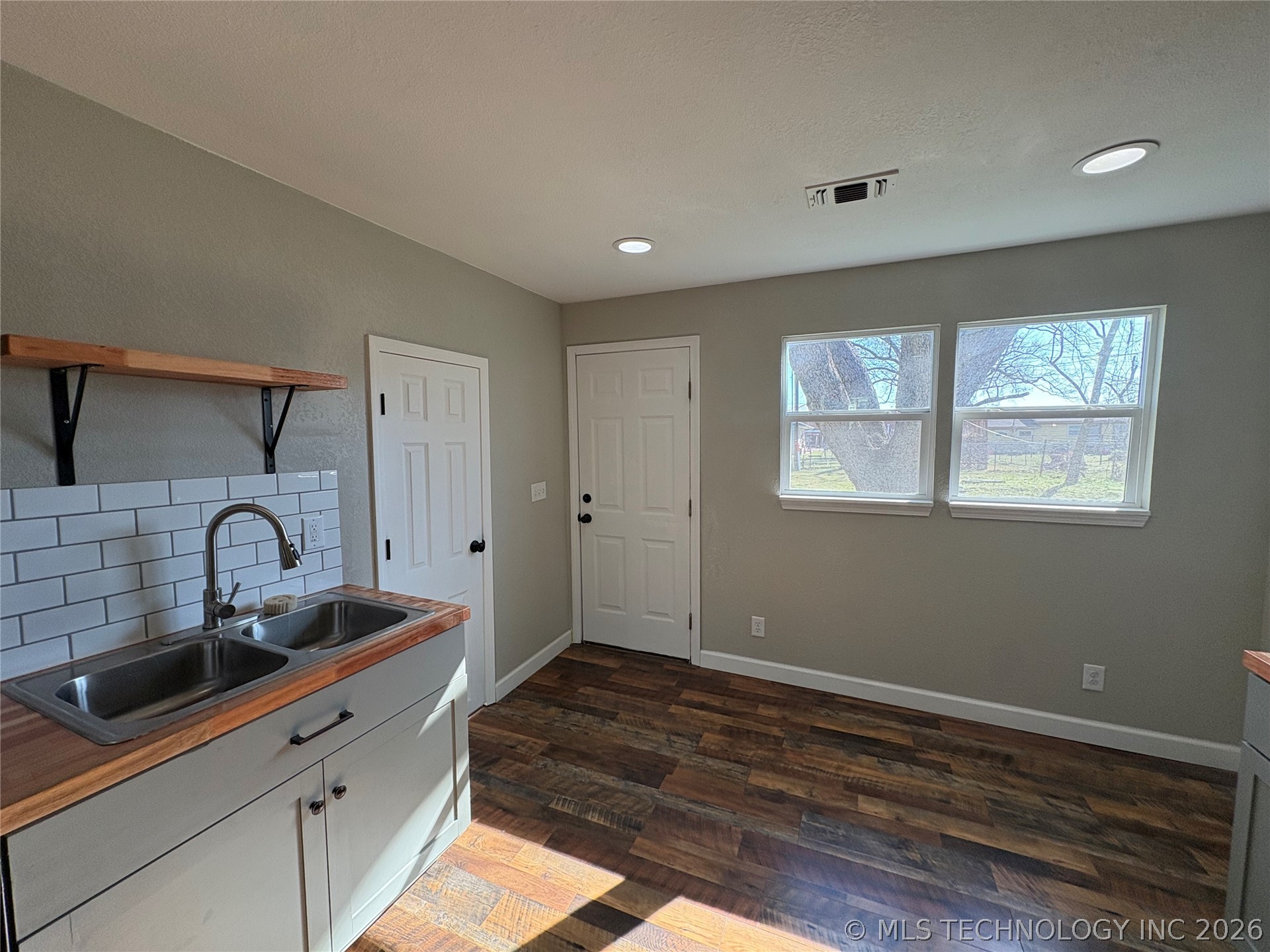 417 S 4th Street Morris OK 74445