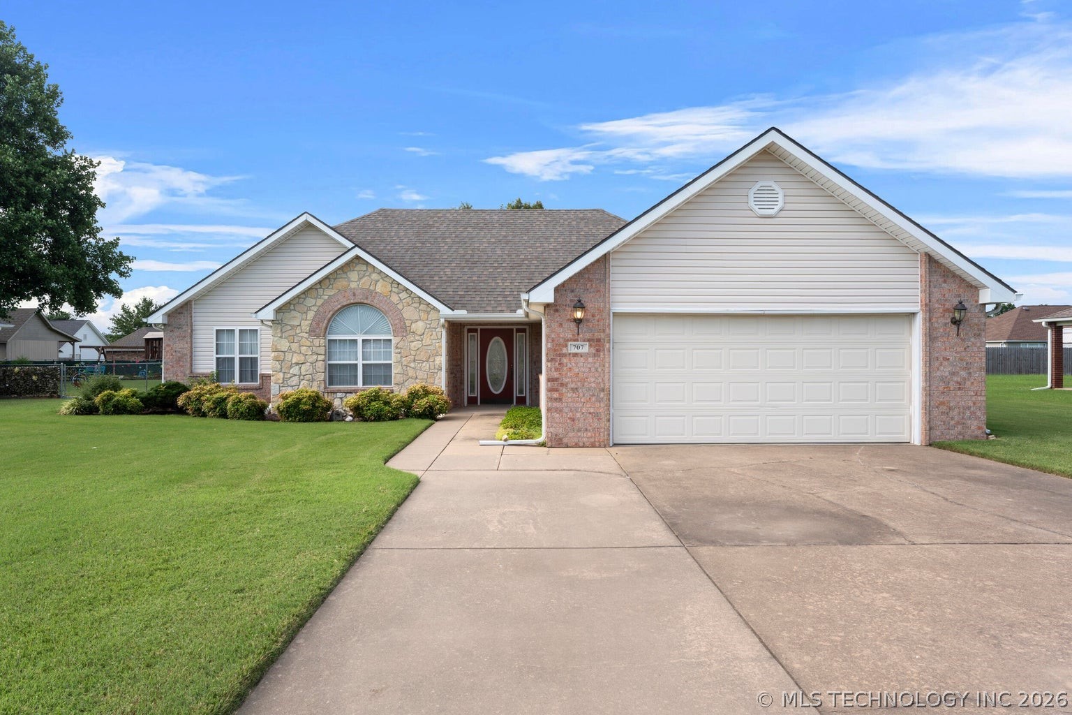 707 E 10th Street Grove OK 74344