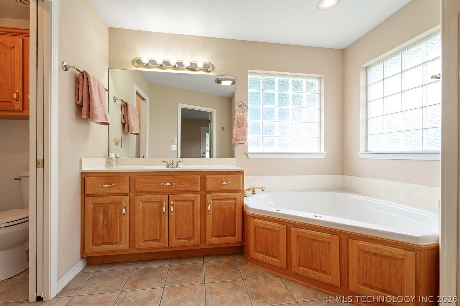 707 E 10th Street Grove OK 74344