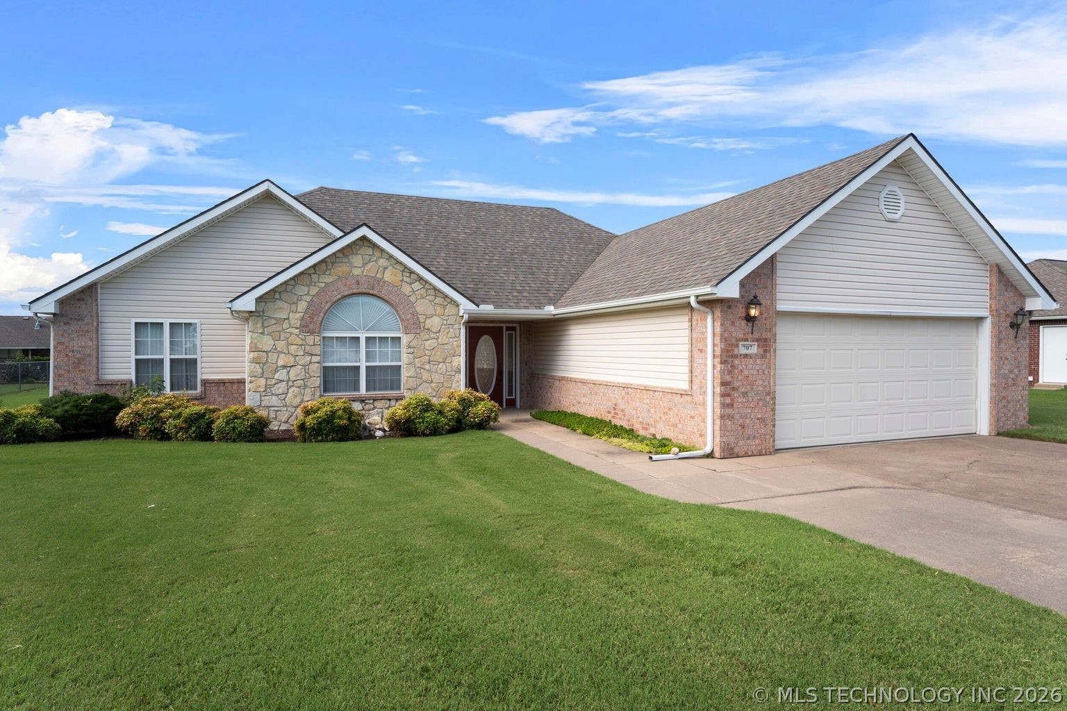 707 E 10th Street Grove OK 74344