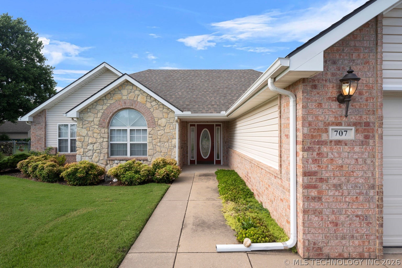 707 E 10th Street Grove OK 74344