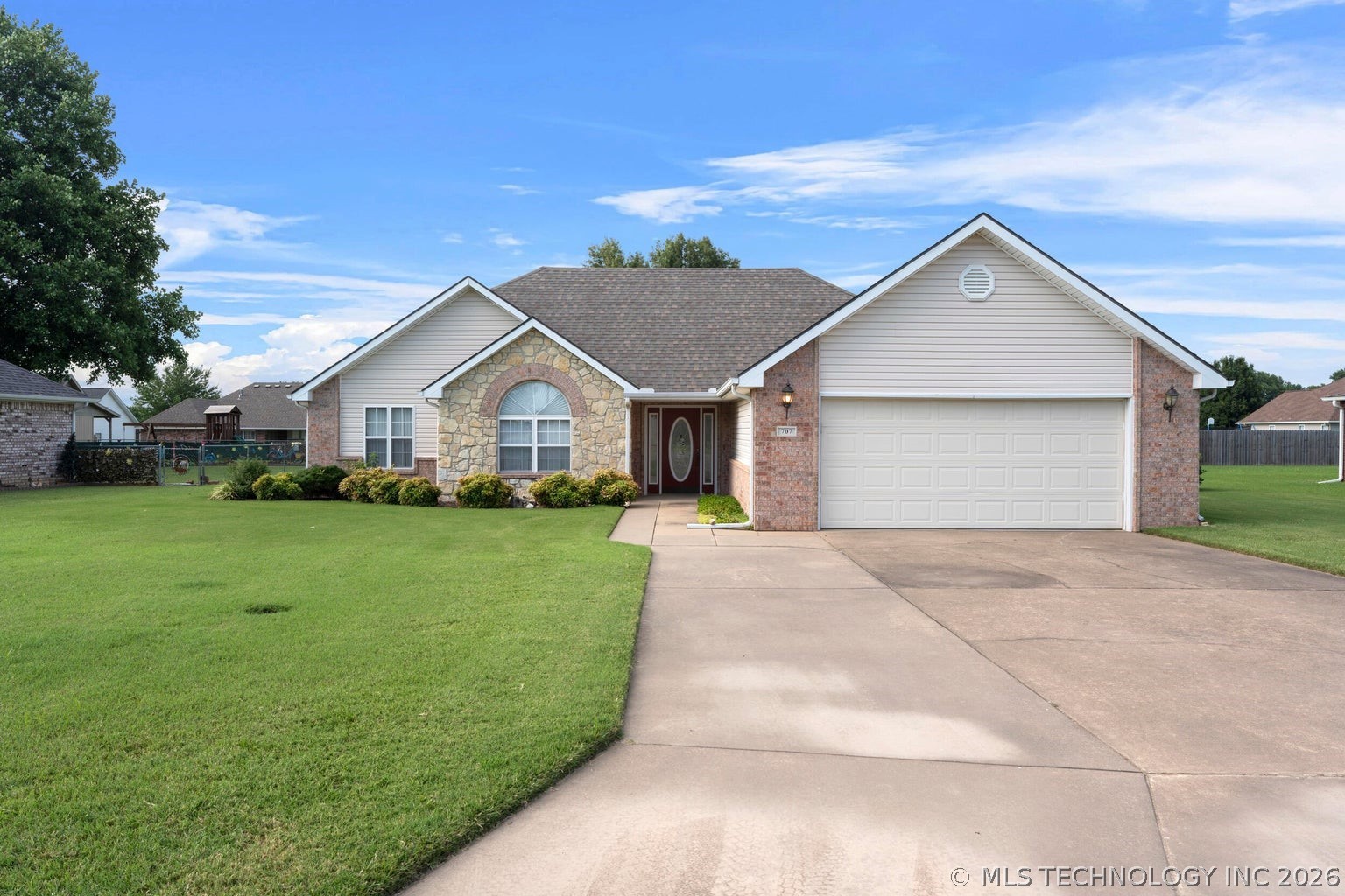 707 E 10th Street Grove OK 74344