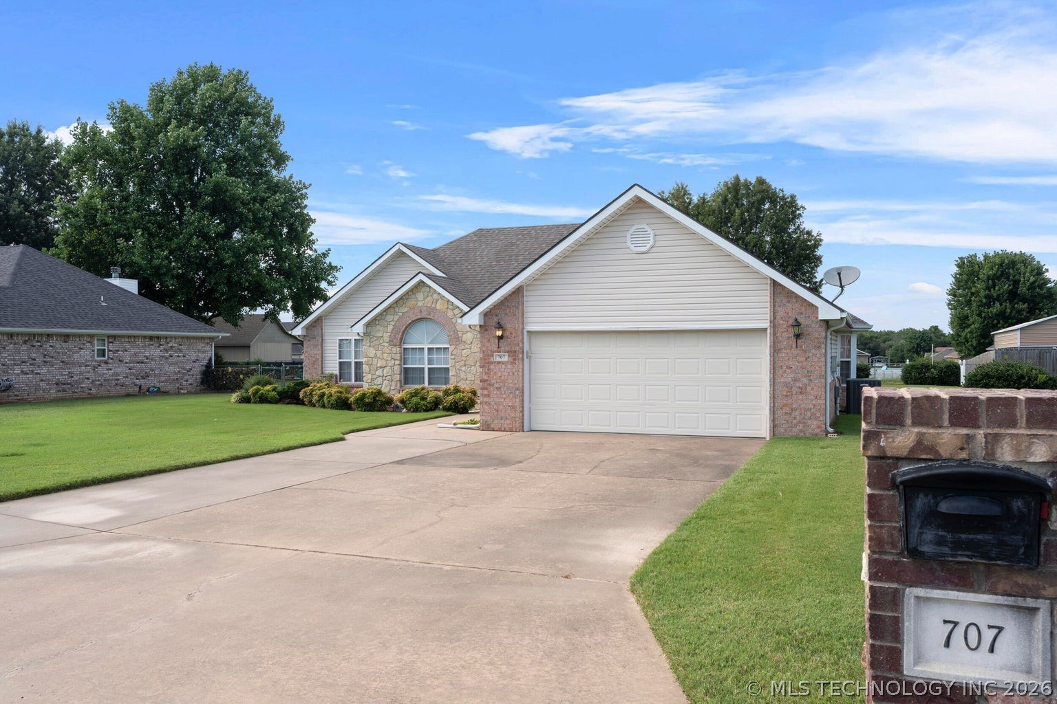 707 E 10th Street Grove OK 74344