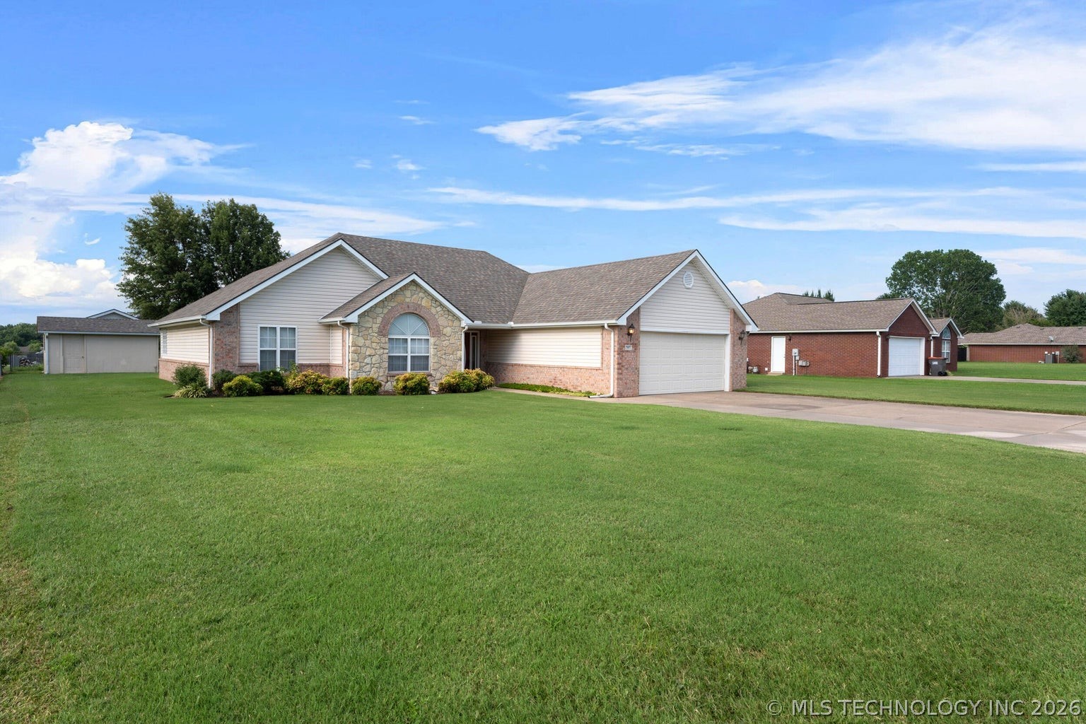 707 E 10th Street Grove OK 74344