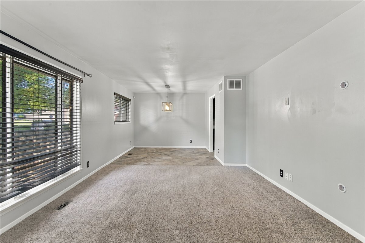 5811 E 61st Place Tulsa OK 74136