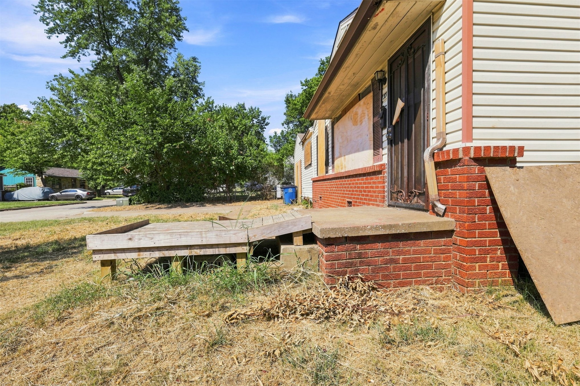 33 E 49th Place N Tulsa OK 74126
