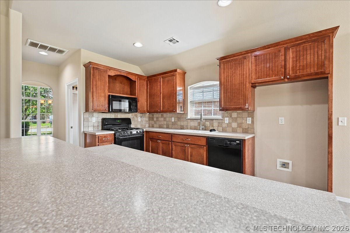 2102 W H. Street Jenks OK 74037