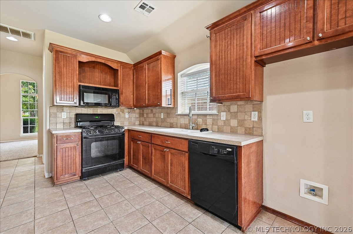 2102 W H. Street Jenks OK 74037