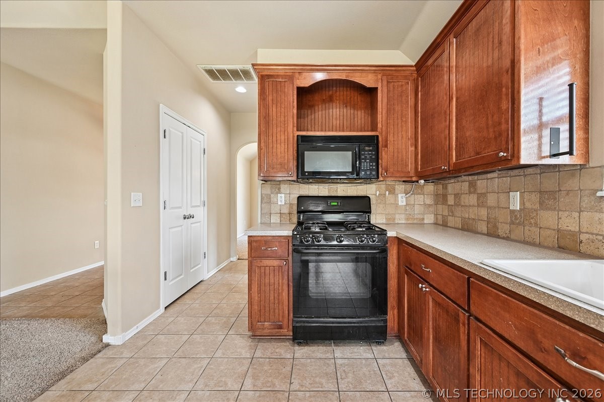 2102 W H. Street Jenks OK 74037
