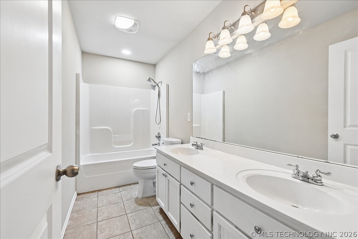 2102 W H. Street Jenks OK 74037