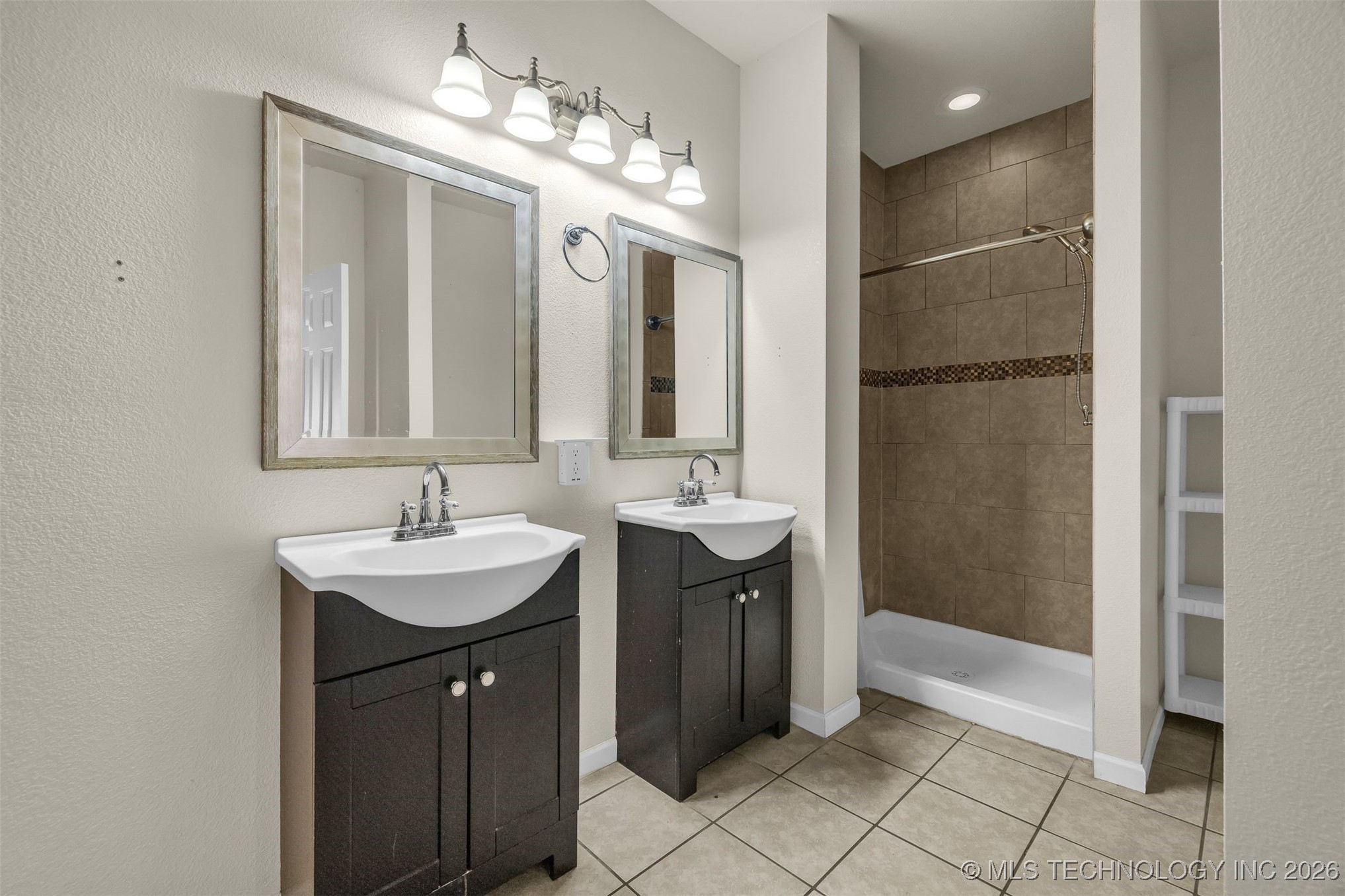 12315 S Garnett Road Broken Arrow OK 74011
