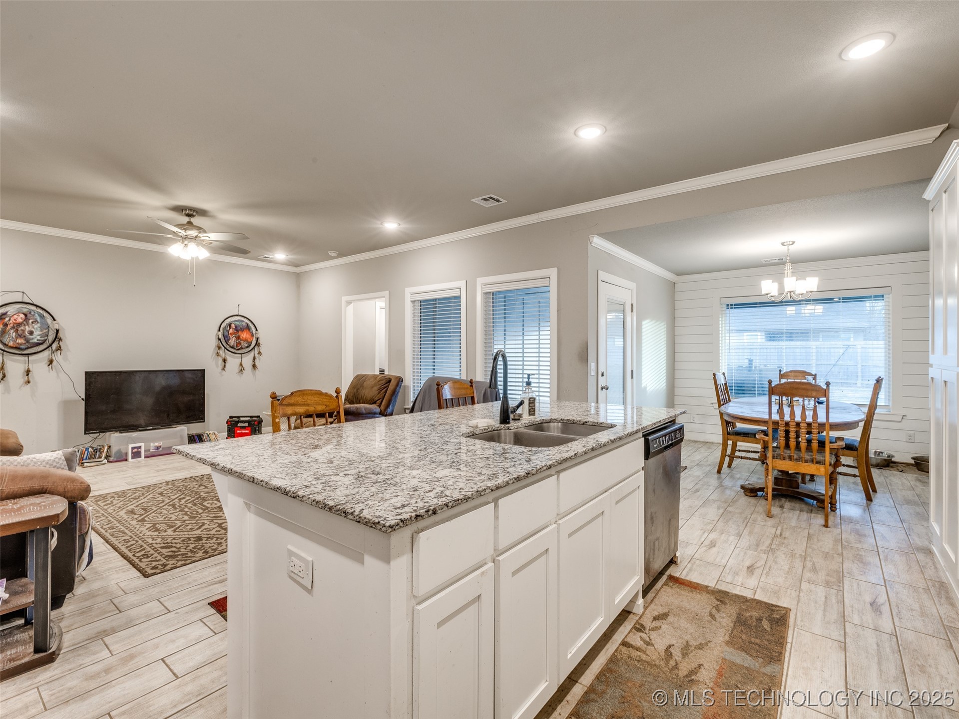 401 W Harrison Street Chouteau OK 74337