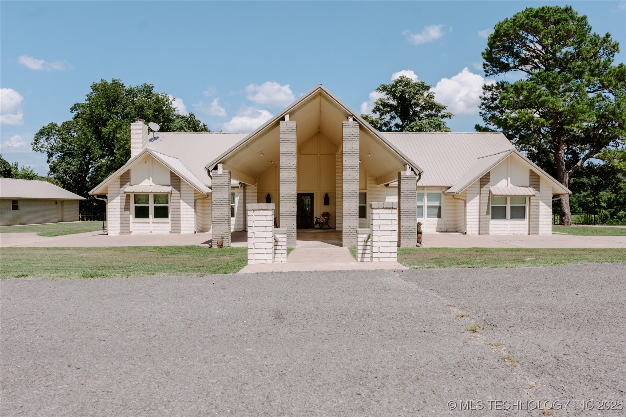 4100 N 430 Road Locust Grove OK 74352