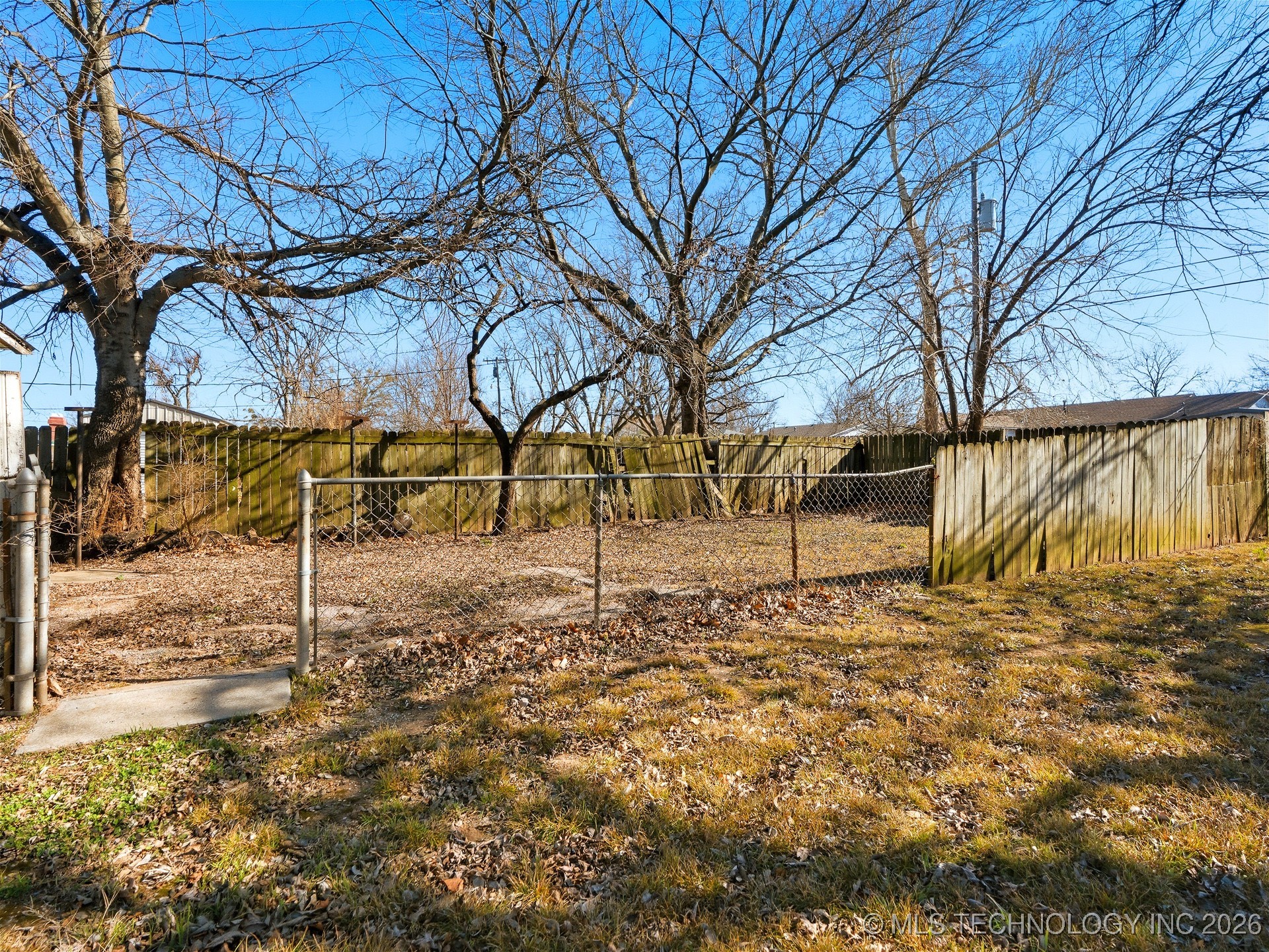 1215 E Beverly Ada OK 74820