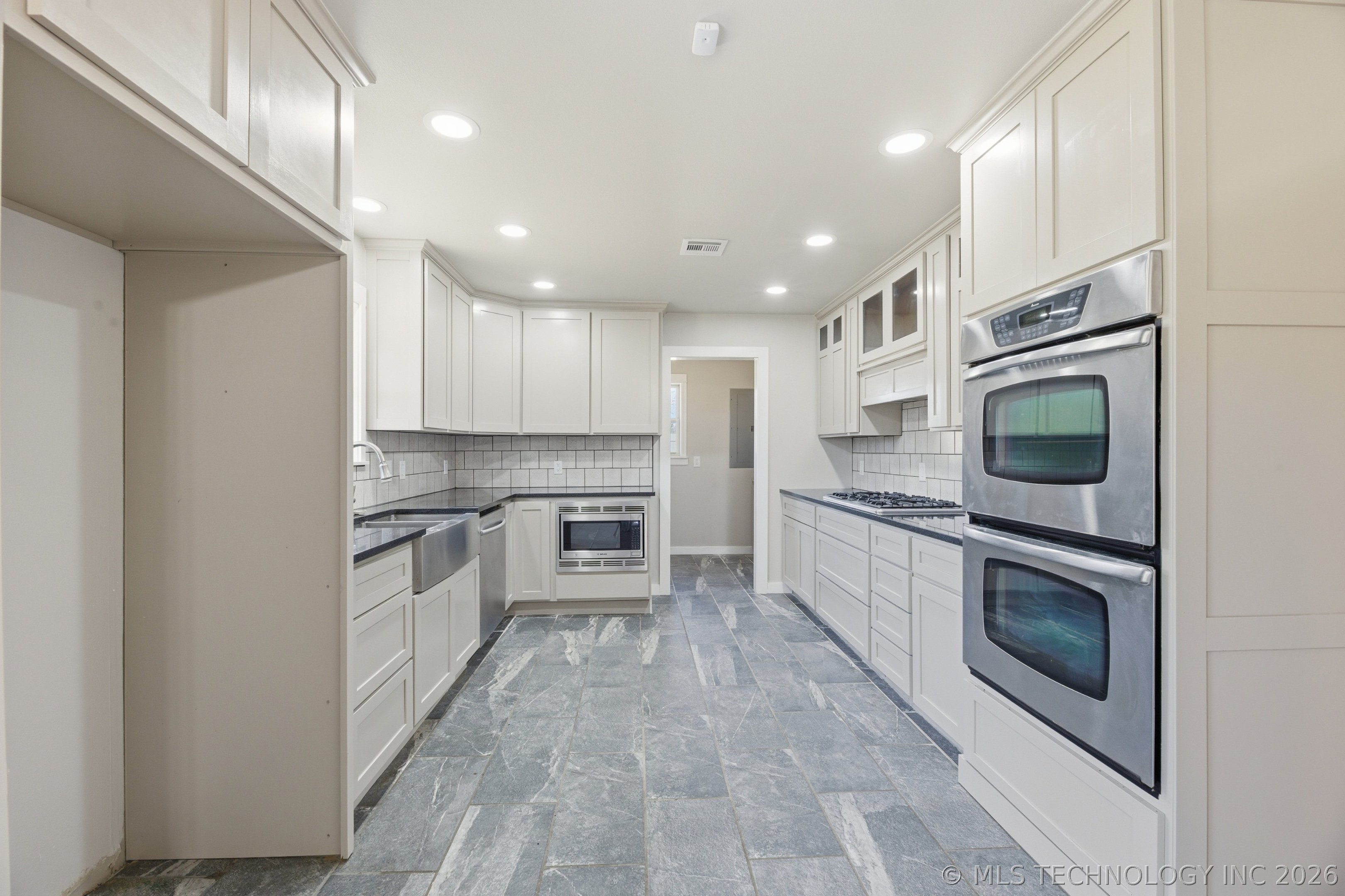 725 N 260 Road Mounds OK 74047