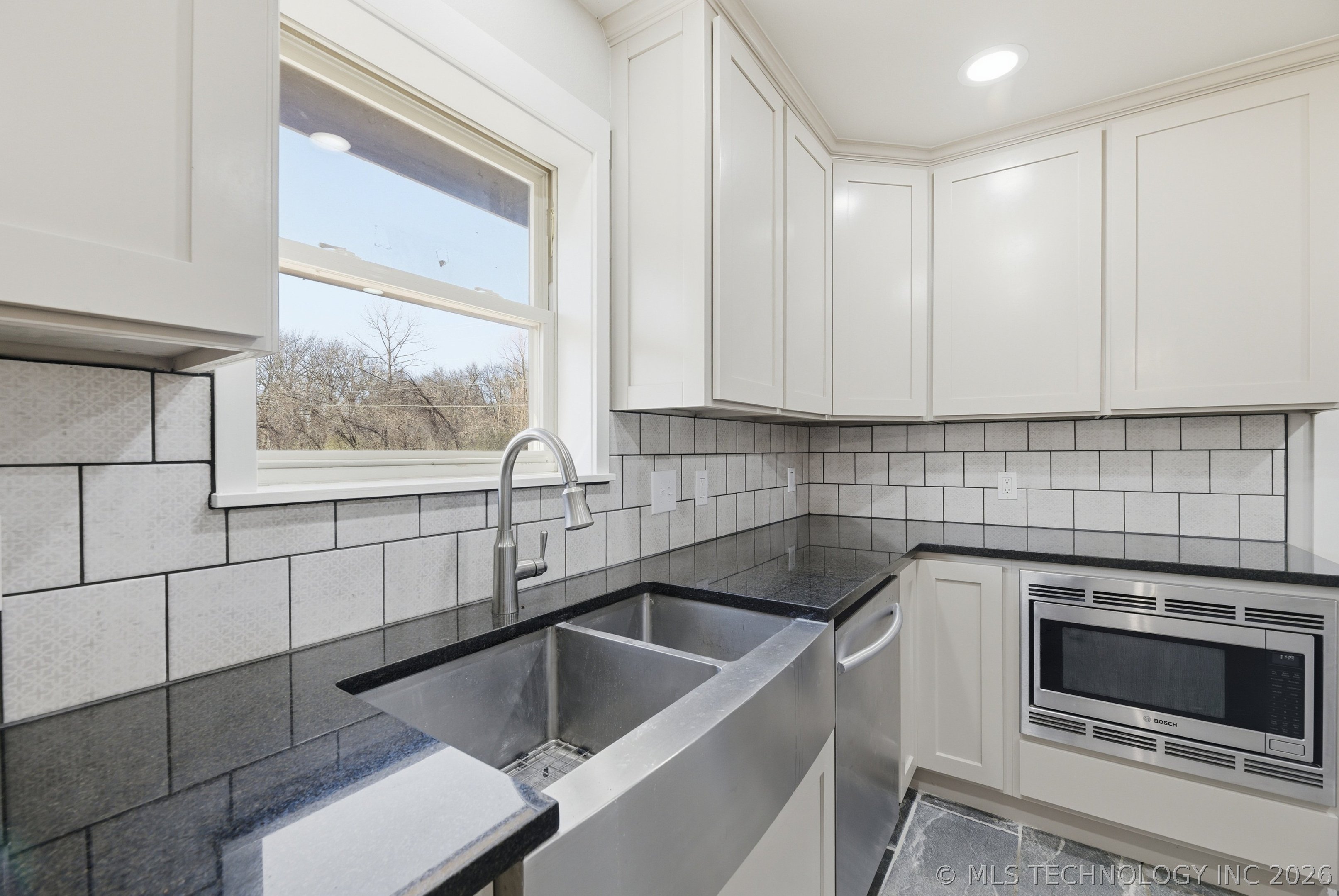 725 N 260 Road Mounds OK 74047