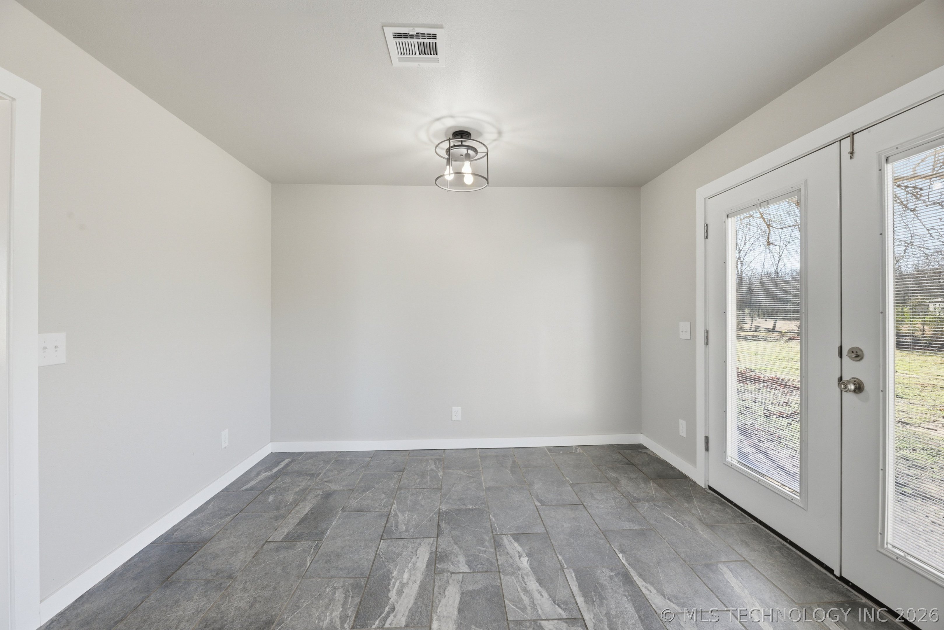 725 N 260 Road Mounds OK 74047