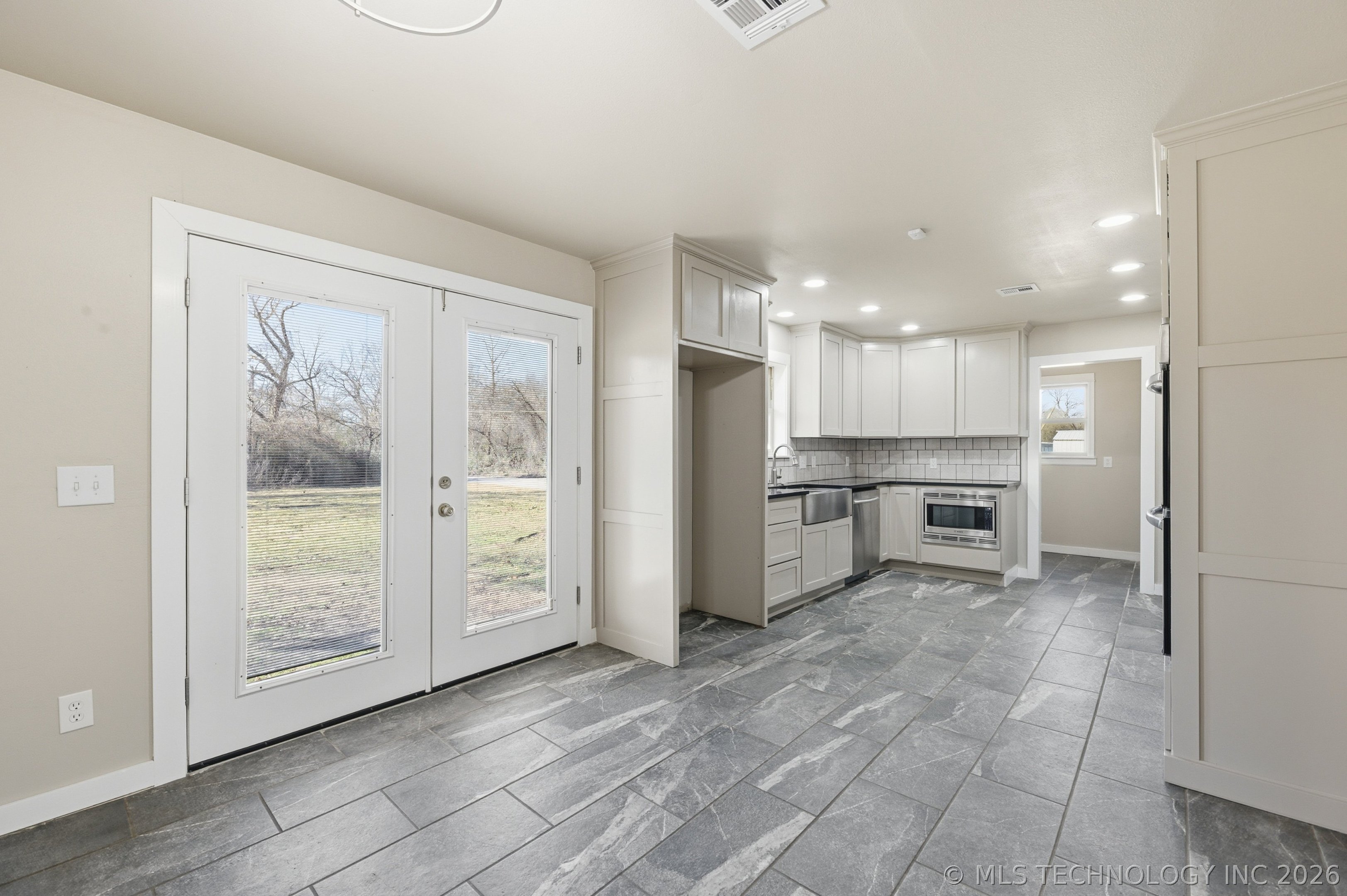 725 N 260 Road Mounds OK 74047