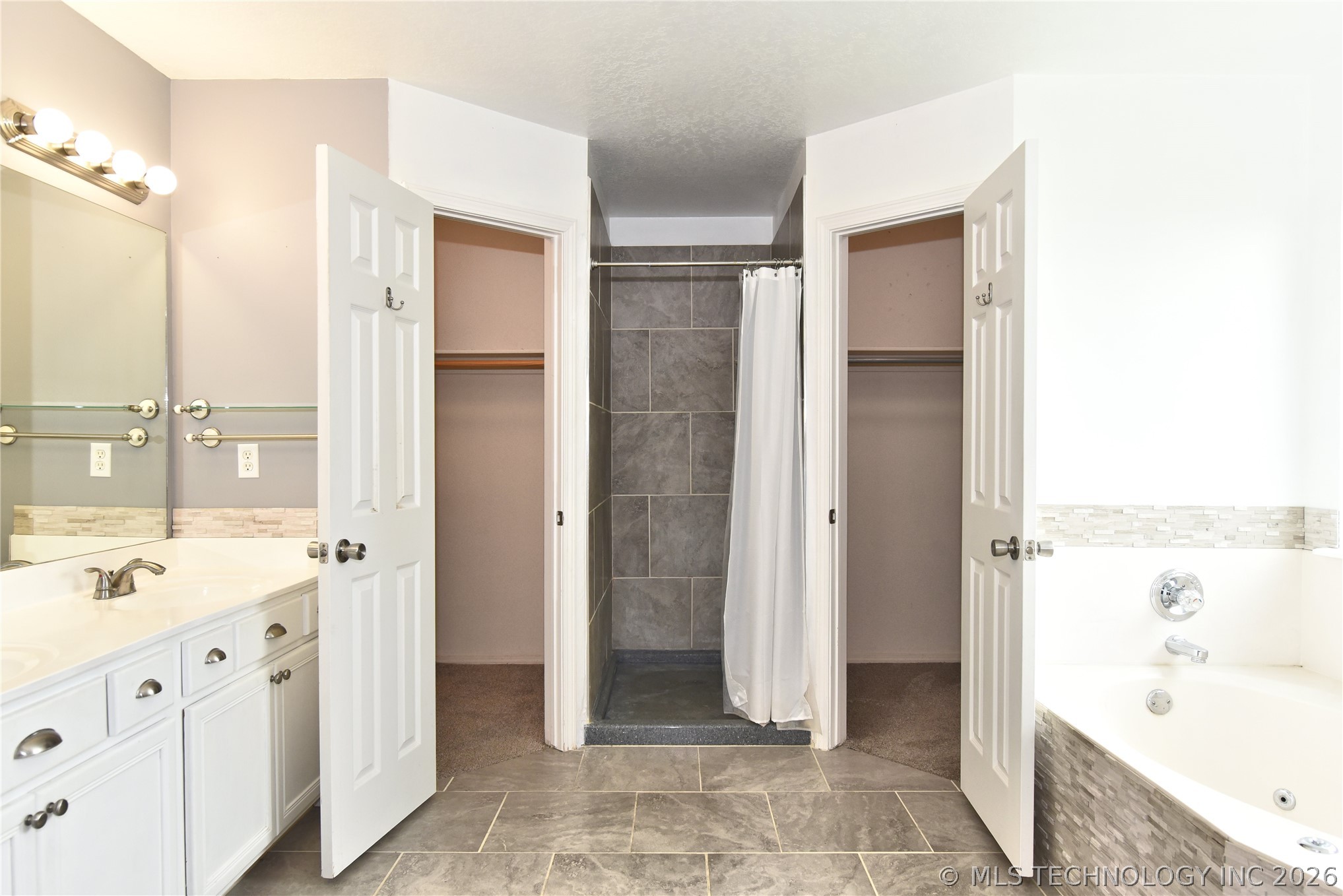 1105 N Hemlock Avenue Broken Arrow OK 74012
