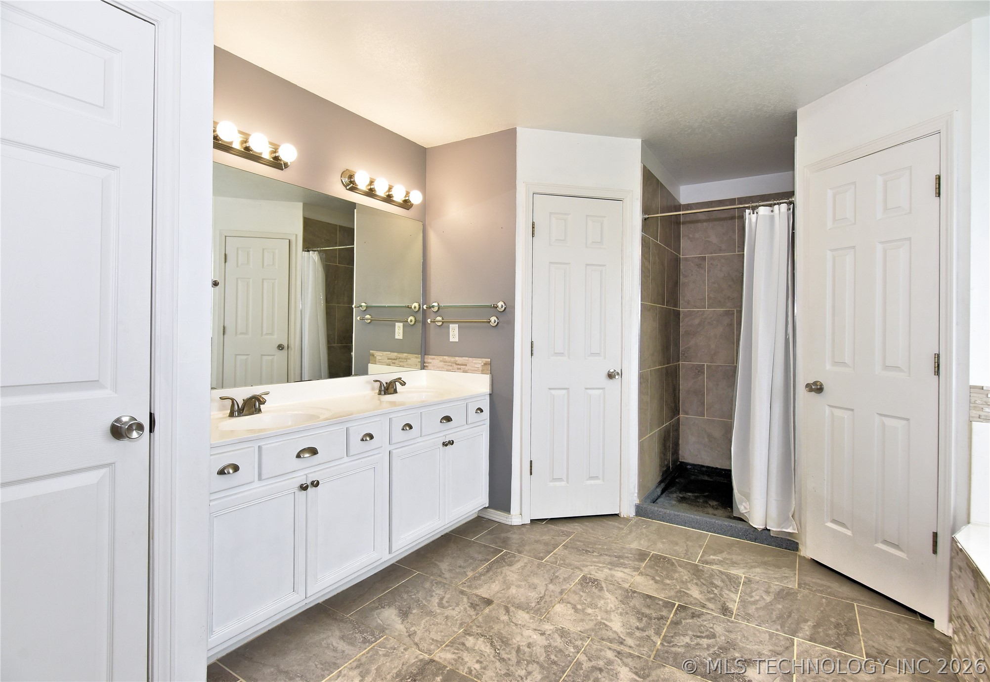 1105 N Hemlock Avenue Broken Arrow OK 74012