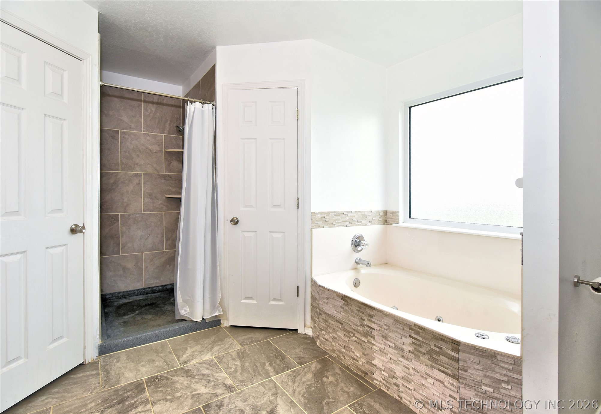 1105 N Hemlock Avenue Broken Arrow OK 74012
