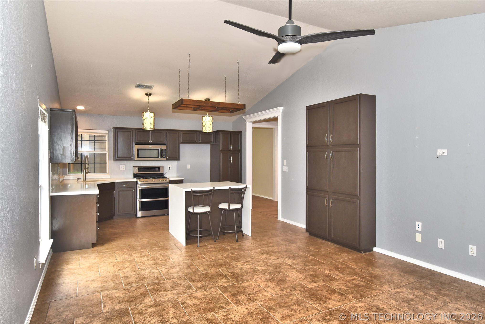 1105 N Hemlock Avenue Broken Arrow OK 74012
