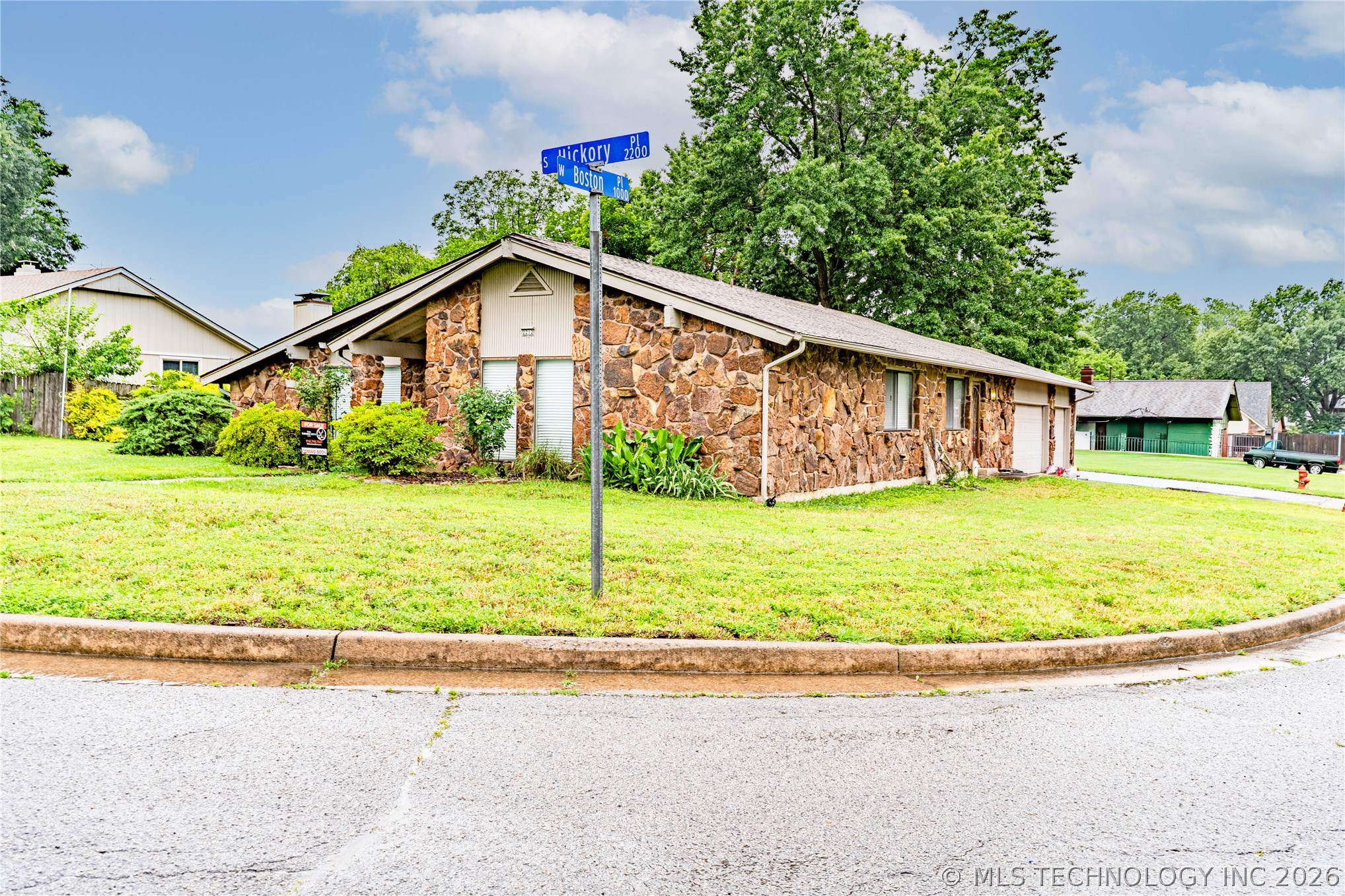 2212 S Hickory Place Broken Arrow OK 74012