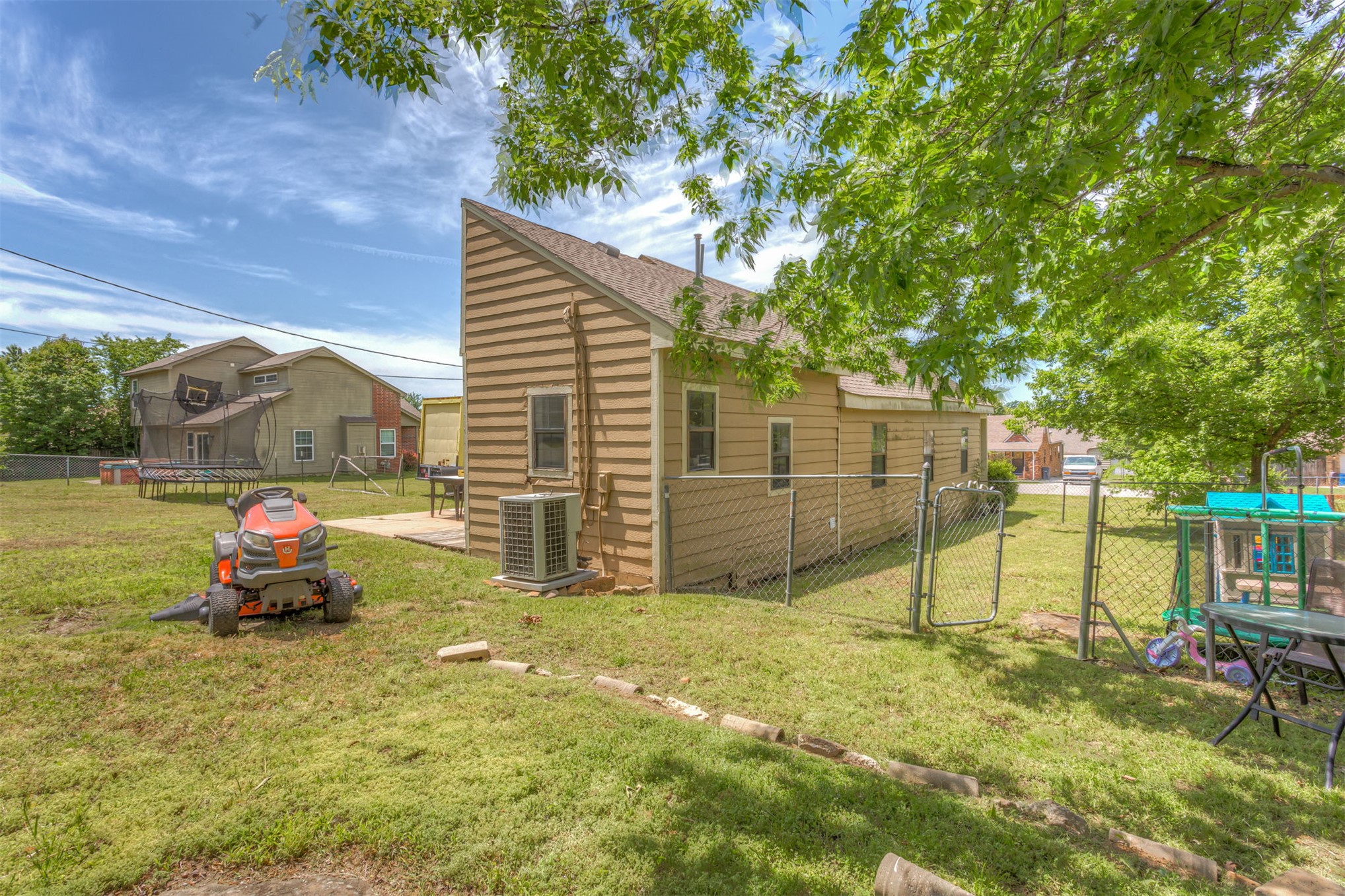 5819 S 32nd West Avenue Tulsa OK 74107