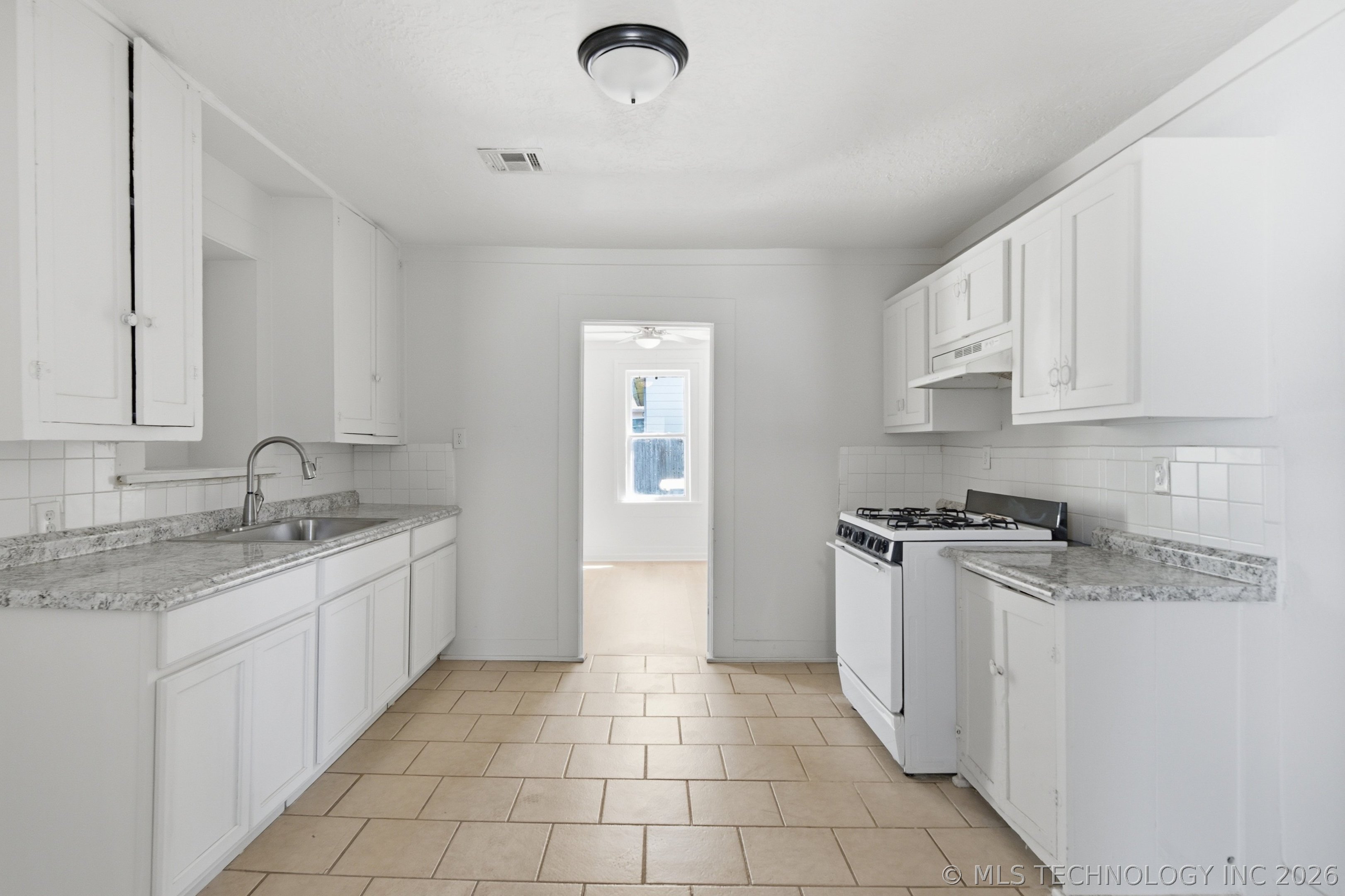 329 W Oak Street Coweta OK 74429