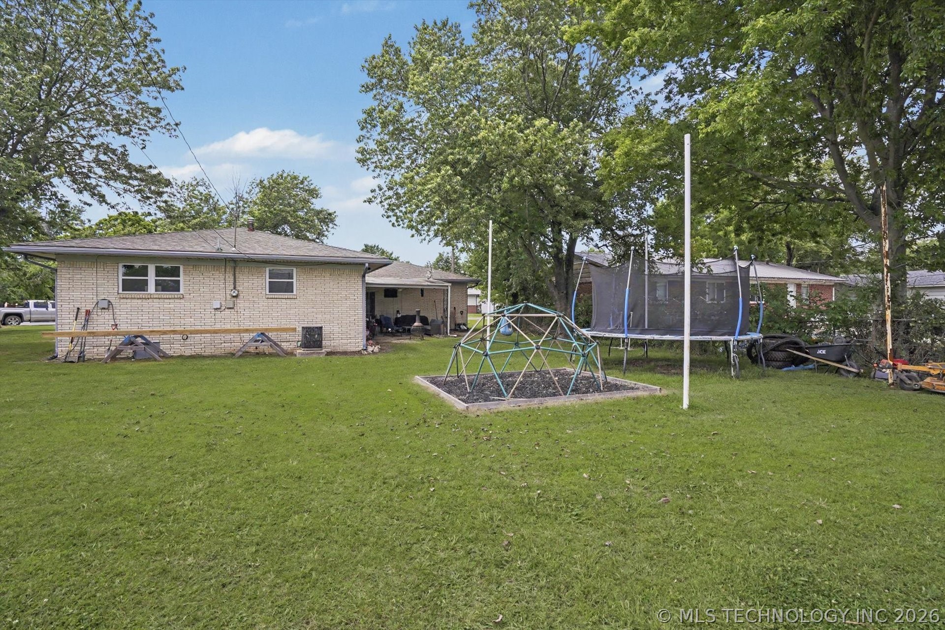 1225 S Russell Street Skiatook OK 74070