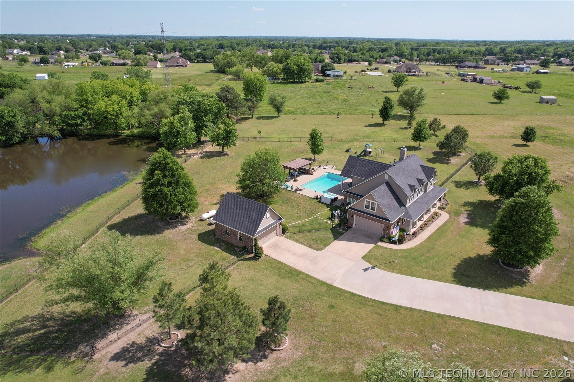 2406 E Fairfield Court Oologah OK 74053