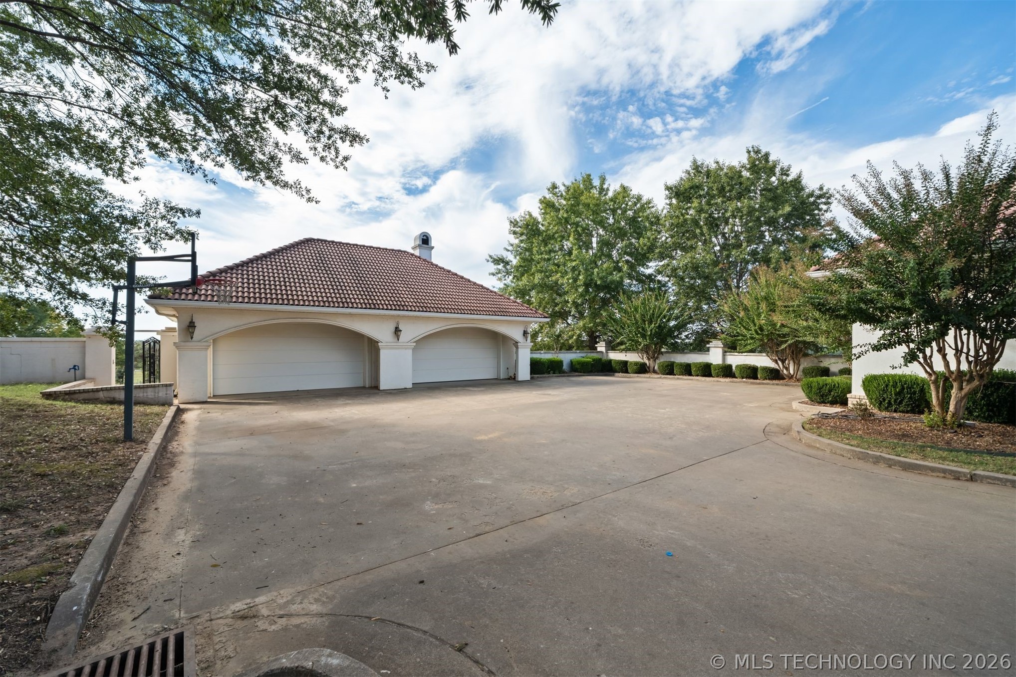 800 W Pryor Avenue Pocola OK 74902
