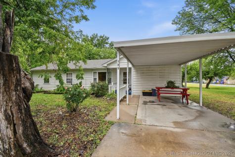 105 S Locust Street Oologah OK 74053