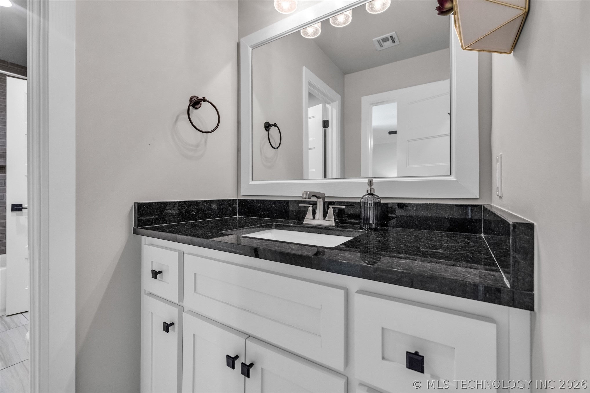 8711 S Phoenix Place Tulsa OK 74132