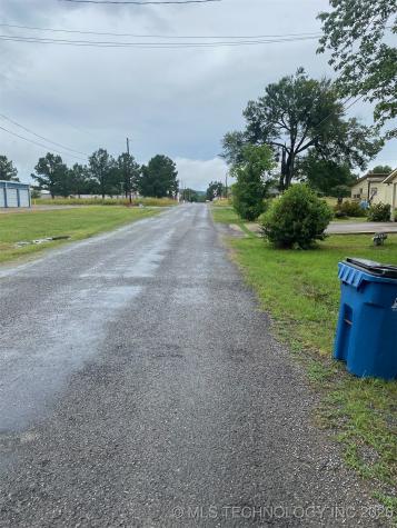 305 N 10th Street Hartshorne OK 74547