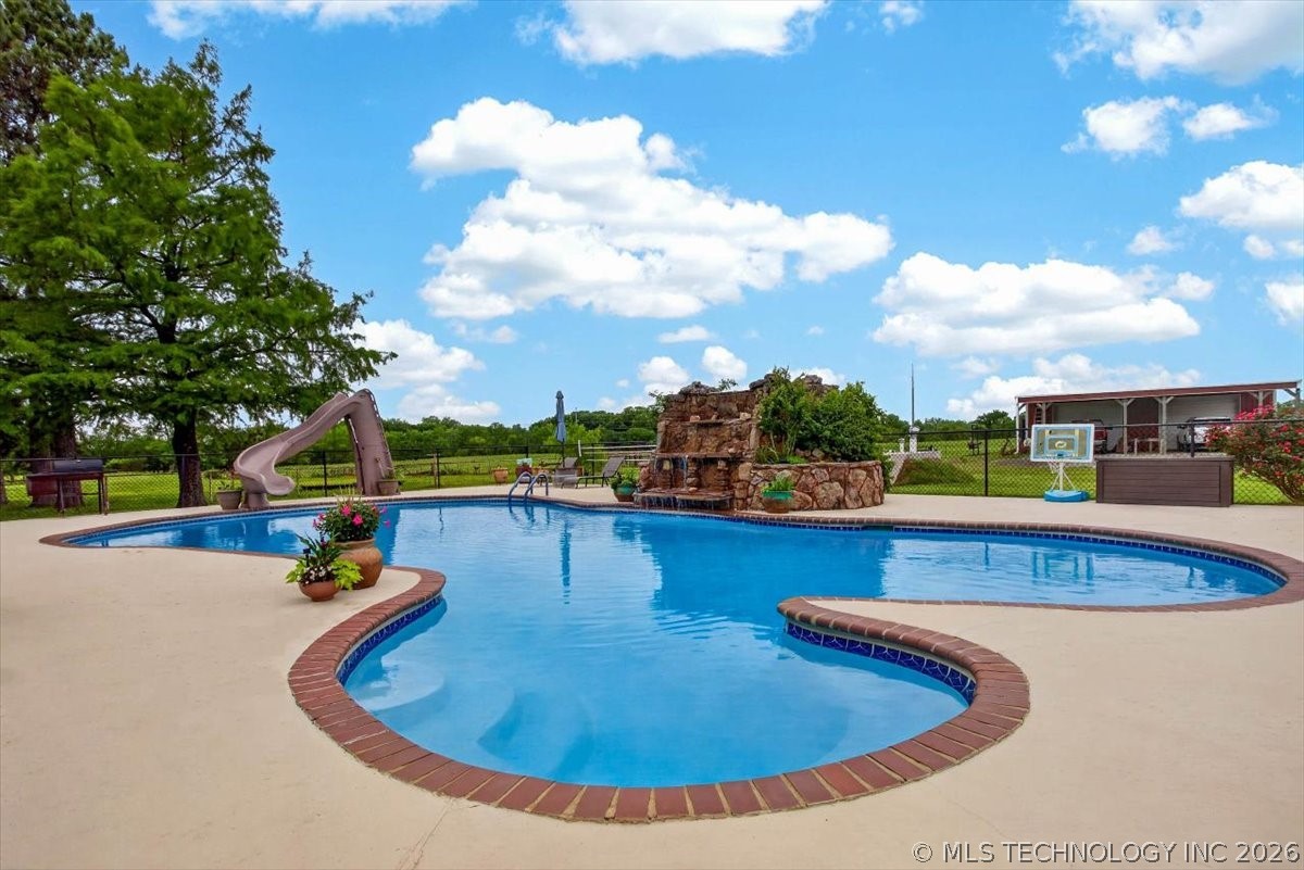 15562 State Highway 83 Howe OK 74940