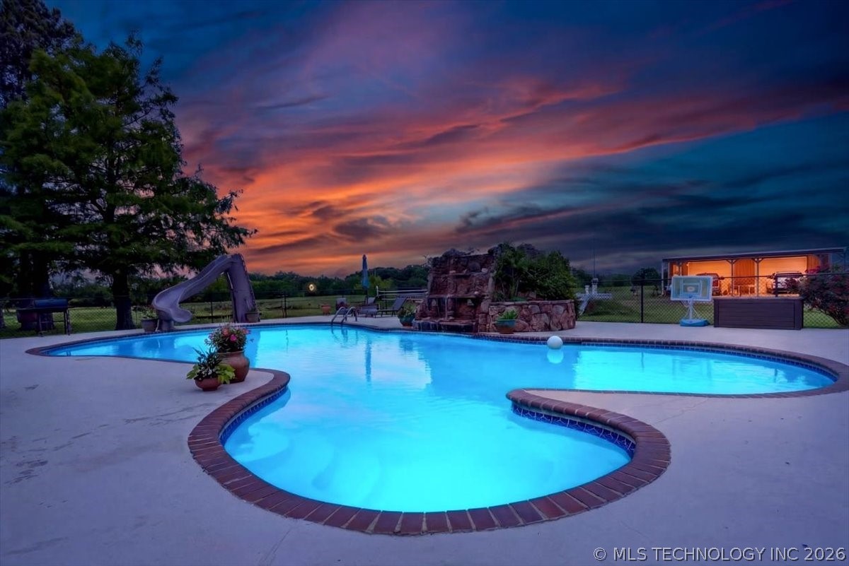 15562 State Highway 83 Howe OK 74940